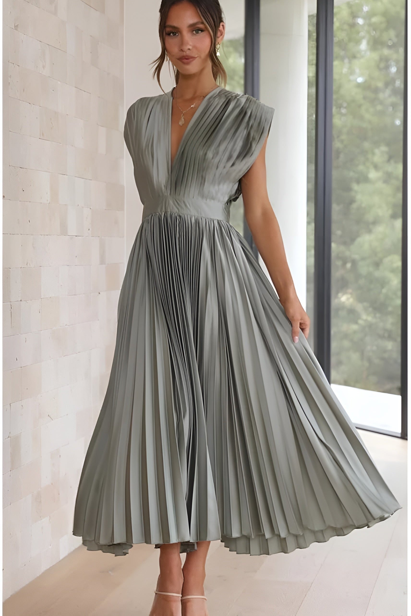 Selina | Rochie fără mâneci cu pliseuri și fermoar
