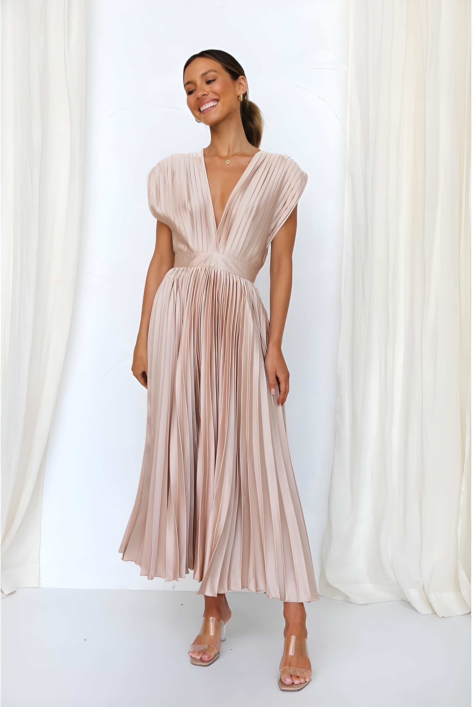 Selina | Rochie fără mâneci cu pliseuri și fermoar