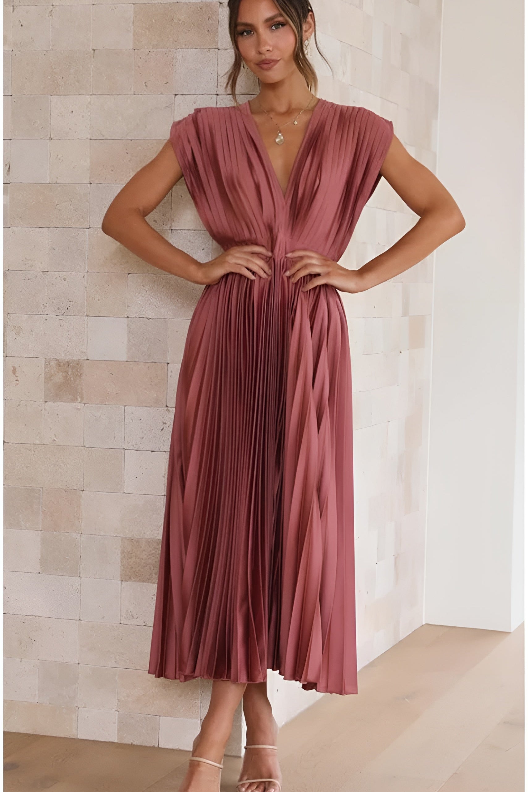 Selina | Rochie fără mâneci cu pliseuri și fermoar